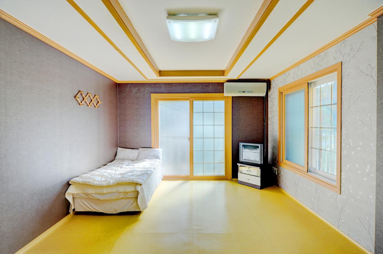 Sungbo Youth Hostel Mungyeong Exteriör bild