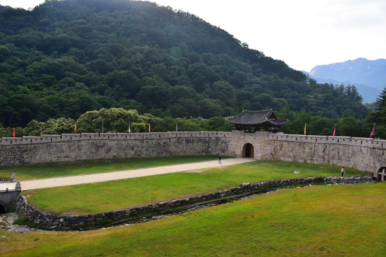Sungbo Youth Hostel Mungyeong Exteriör bild
