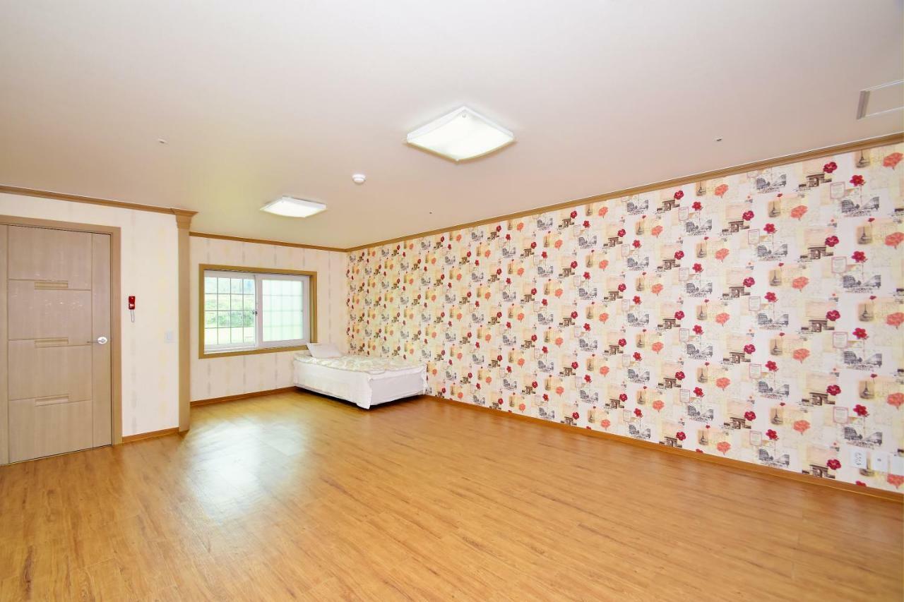 Sungbo Youth Hostel Mungyeong Exteriör bild